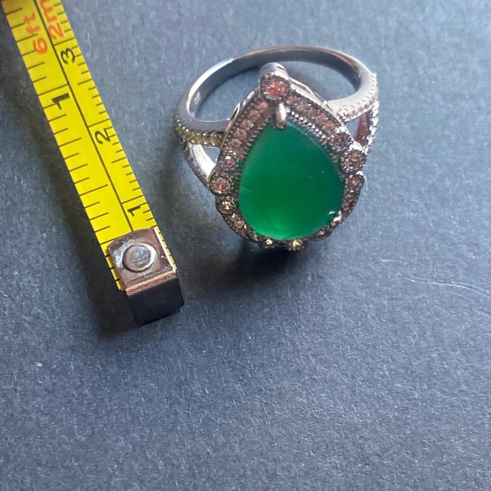 Pear Cut 4.88 ct Emerald Dinner Ring in Sterling Silver size 7.25 - Picture 16 of 16